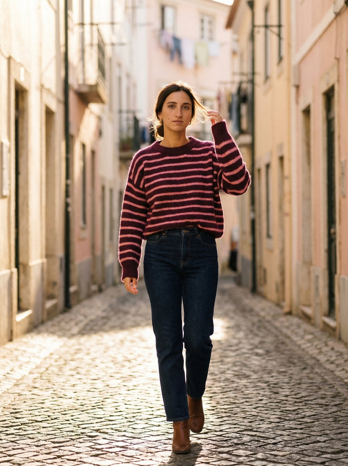 Sweater Grace - Default - Lifestyle editorial shot