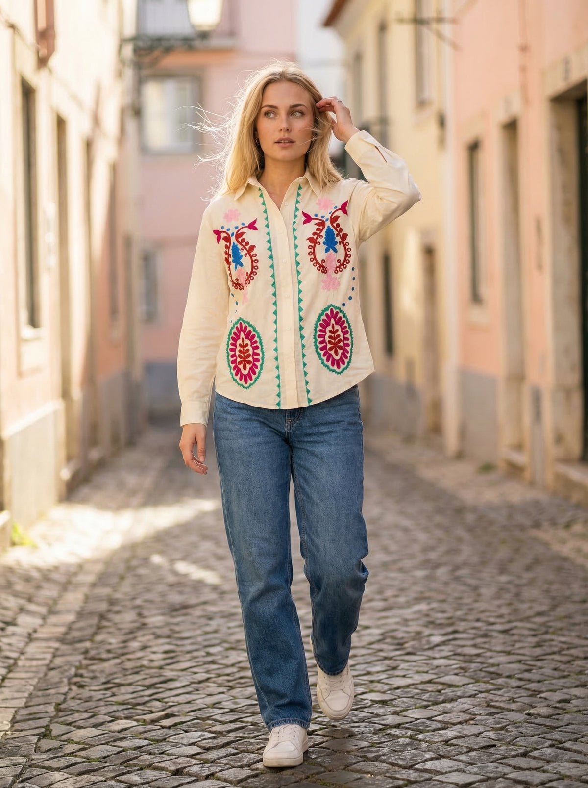 Blouse Constança - Default - Lifestyle editorial shot