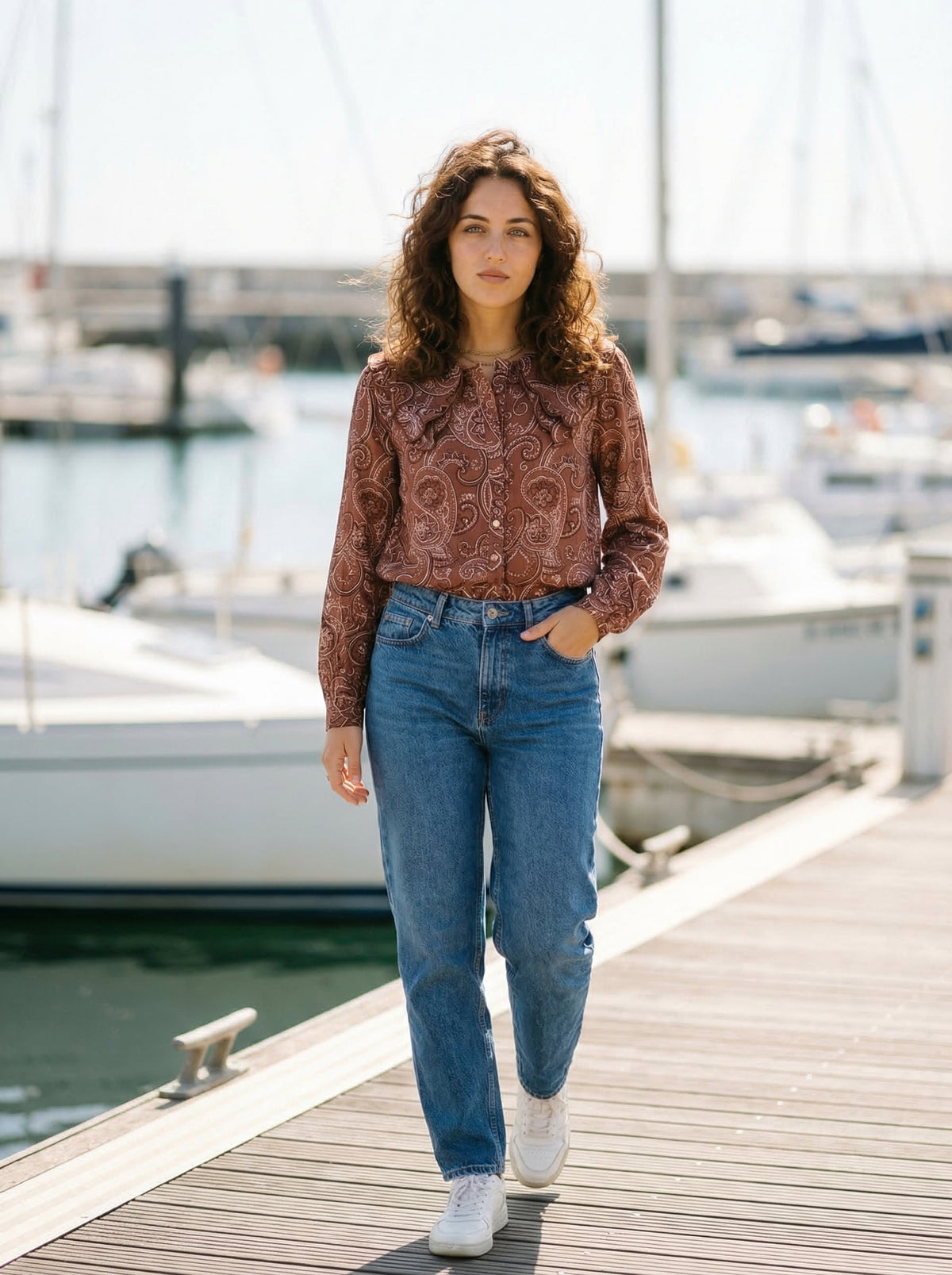 Blouse Pam - Default - Lifestyle editorial shot, alternate setting