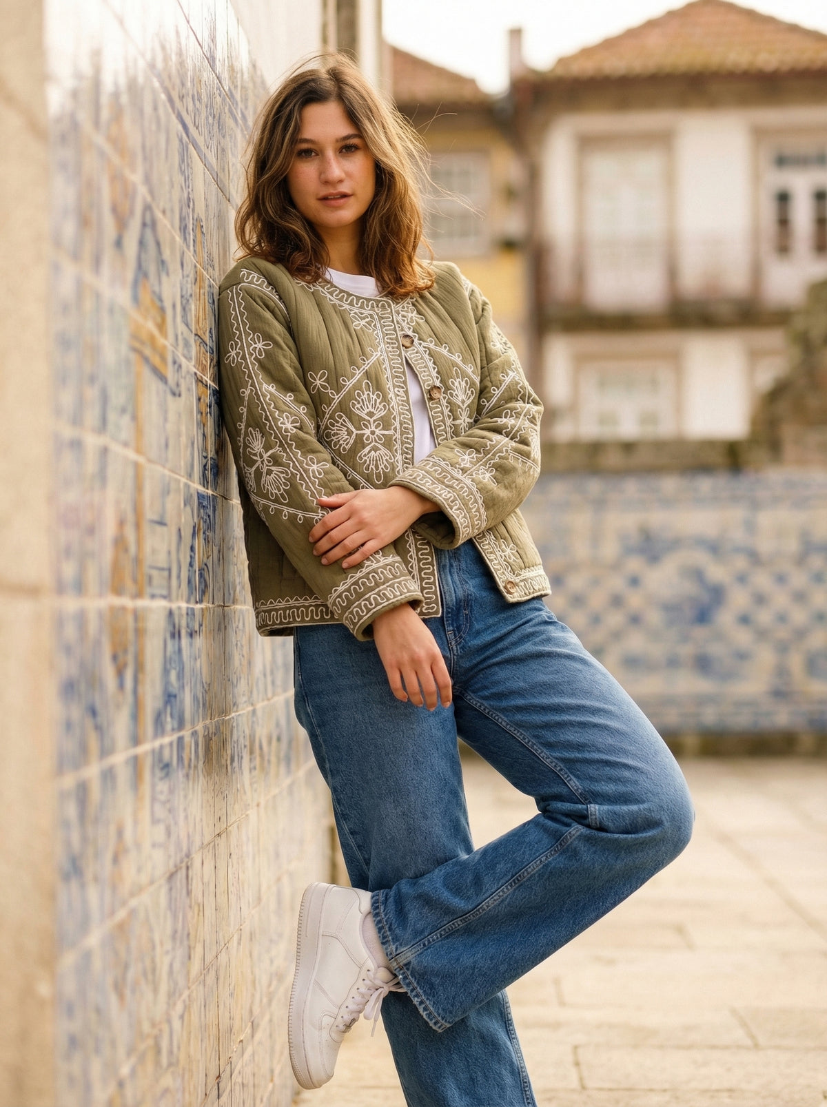 Jacket Julie - Default - Lifestyle editorial shot, alternate setting
