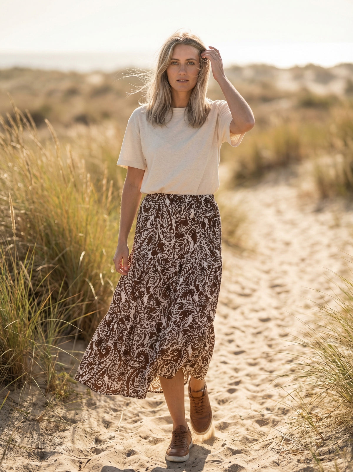Skirt Rosalia - Default - Lifestyle editorial shot, alternate setting