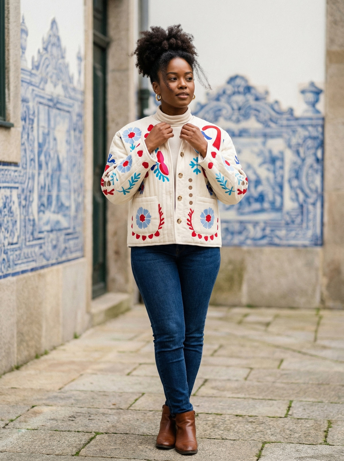 Jacket Sarah - Floral - Lifestyle editorial shot