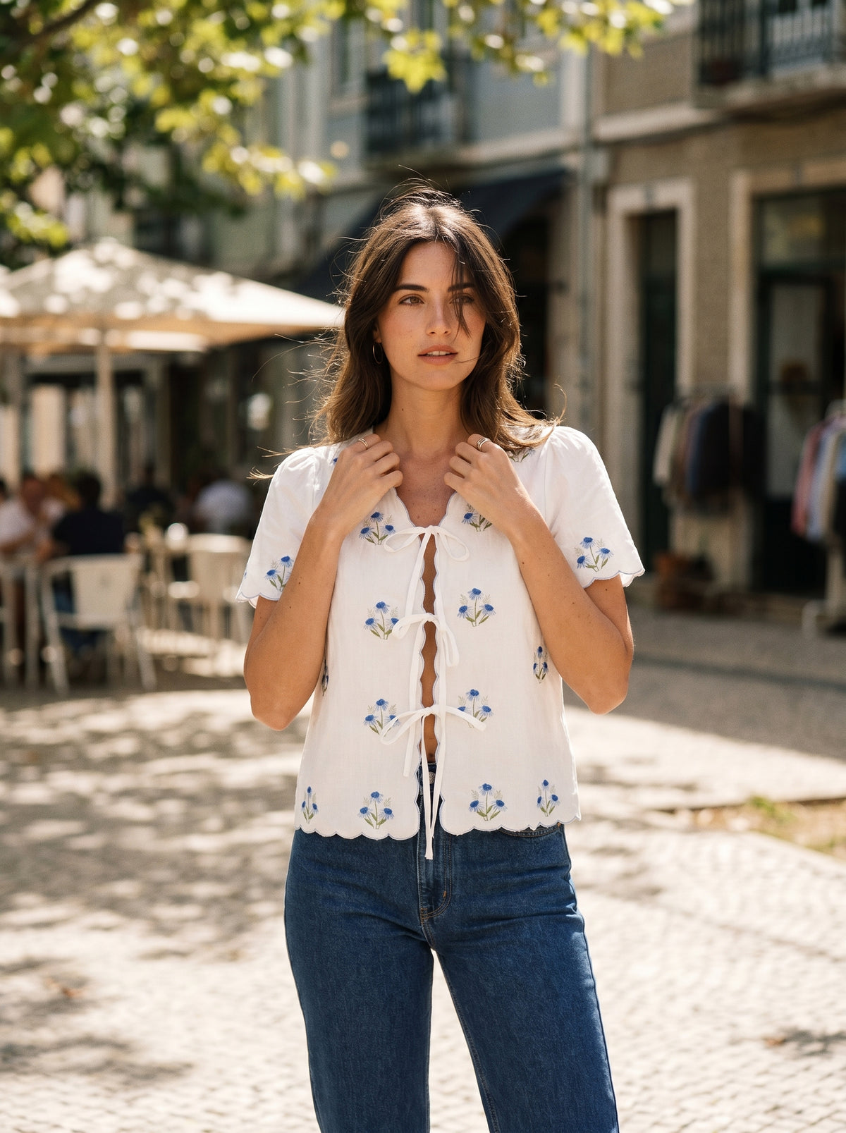 Blusa Melodie em Algodão com Flores Bordadas e Laços