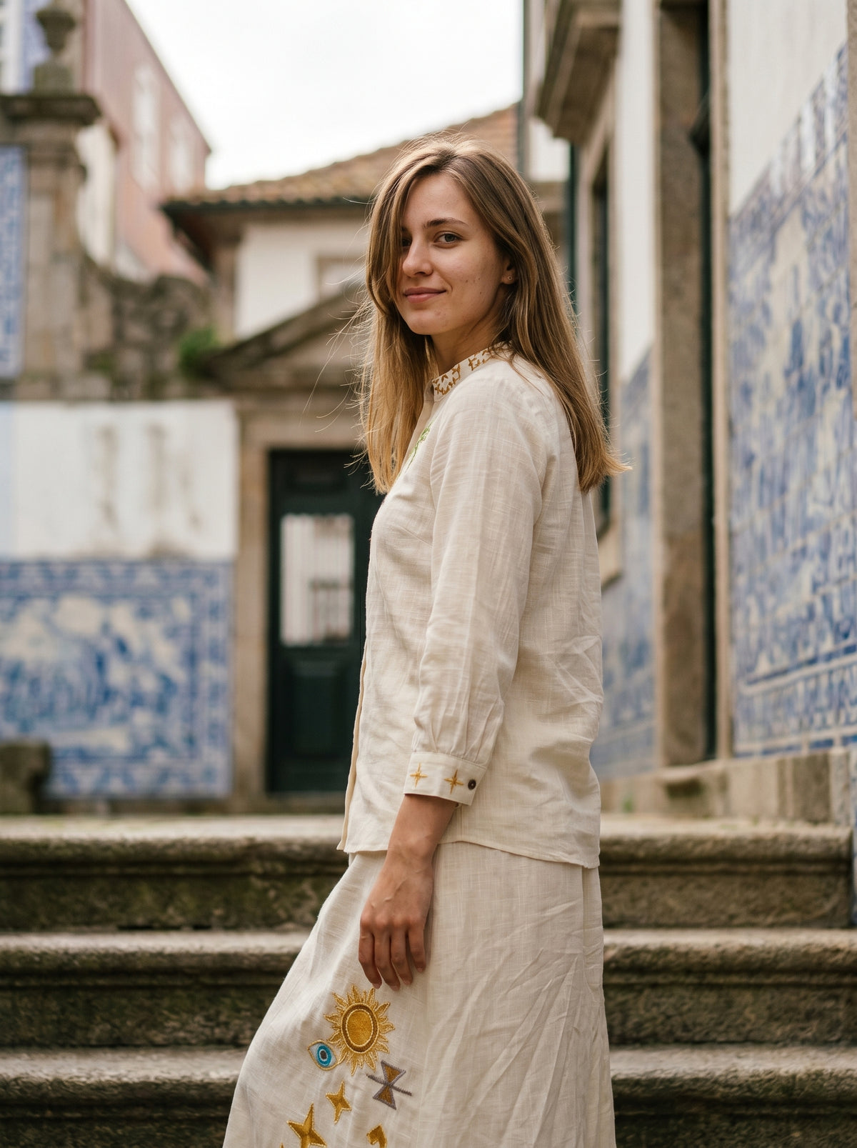 Conjunto de Saia e Camisa em Linho com Bordado Sol